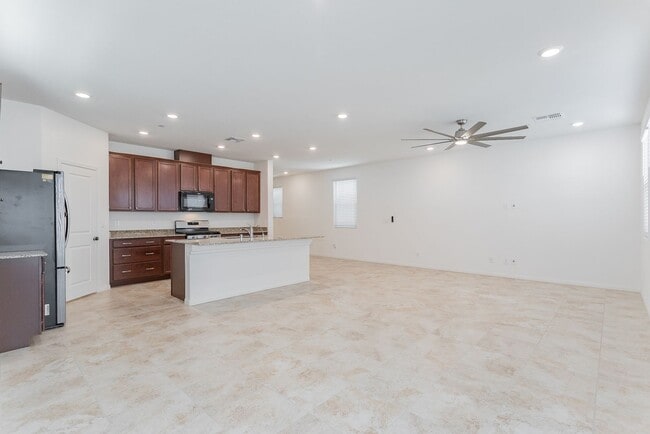 Building Photo - Fairly New Gorgeous SMART House!