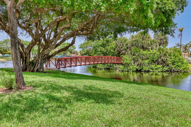 Building Photo - 2455 Lindell Blvd