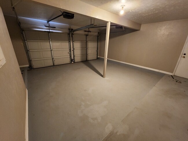 Garage - 5109 Bastille Ave