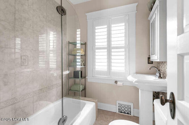 Building Photo - 137 E Bergen Pl