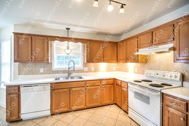 Building Photo - 1105 McDonough Cir