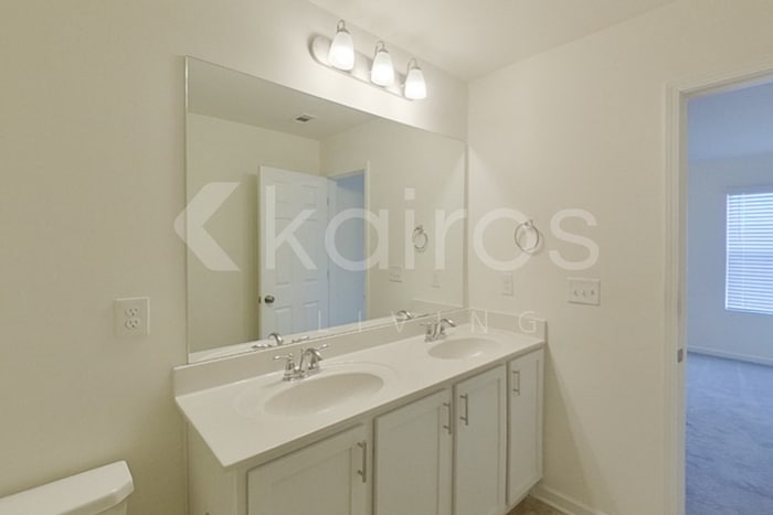 Building Photo - 214 Long Is Dr