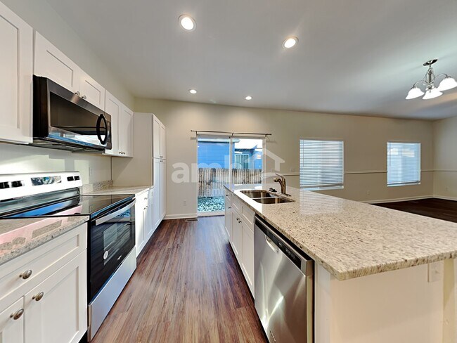 Building Photo - 6594 Abbeywood Dr