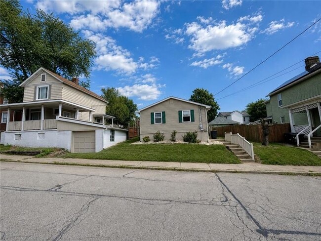 Building Photo - 213 S Hamilton Ave