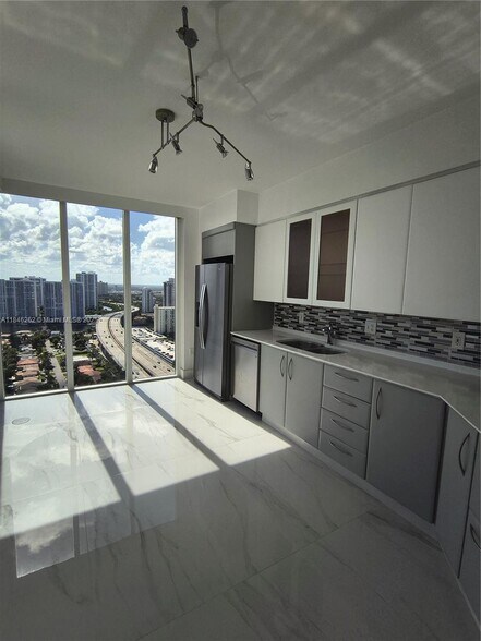 Building Photo - 19111 Collins Ave