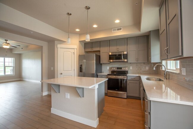 Building Photo - 4902 Brookfield Dr