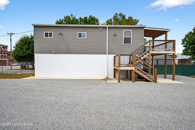 Building Photo - 1529 W Market St