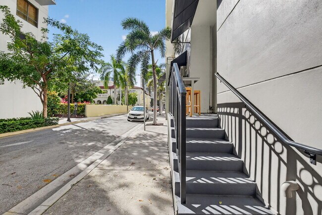 Building Photo - 600 S Dixie Hwy