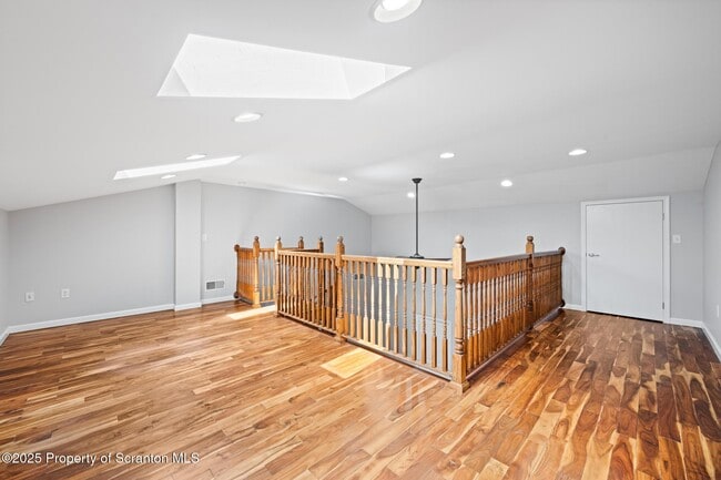 Building Photo - 371 Orchard St