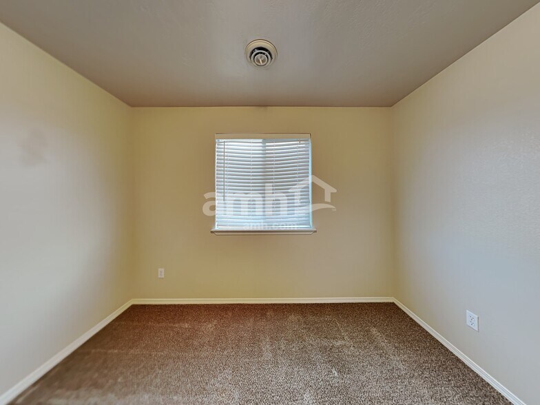 Building Photo - 220 Archer Rd