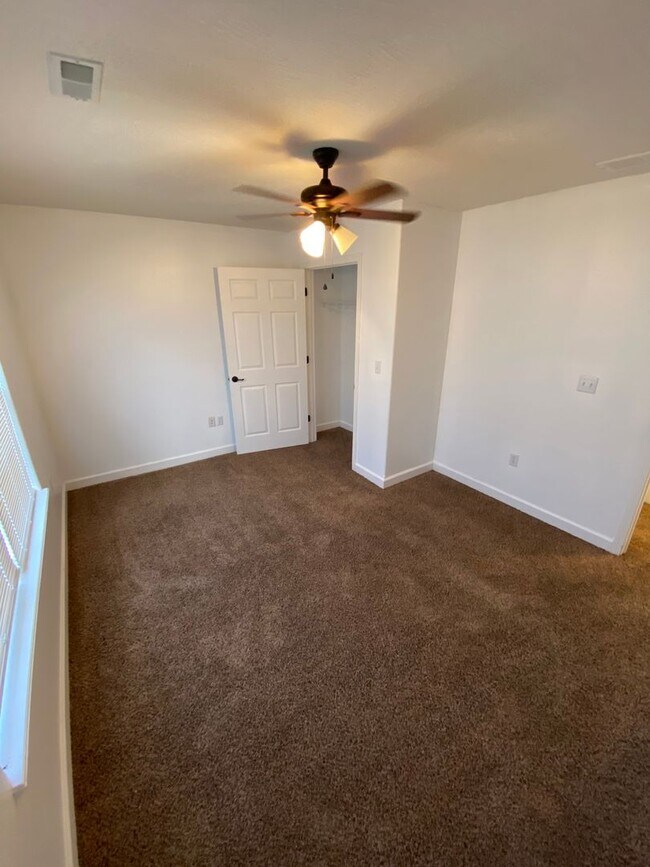 Building Photo - Beautiful 4 Bedroom, 3 Bathroom Split Leve...