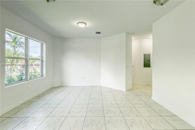Building Photo - 14885 NE 7th Ave