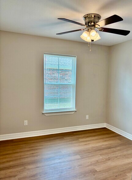 master - 402 Lake Lamond Rd