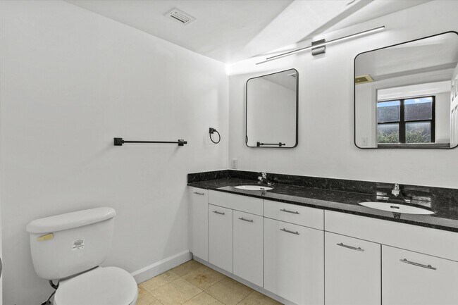 Building Photo - 300 S Duval St