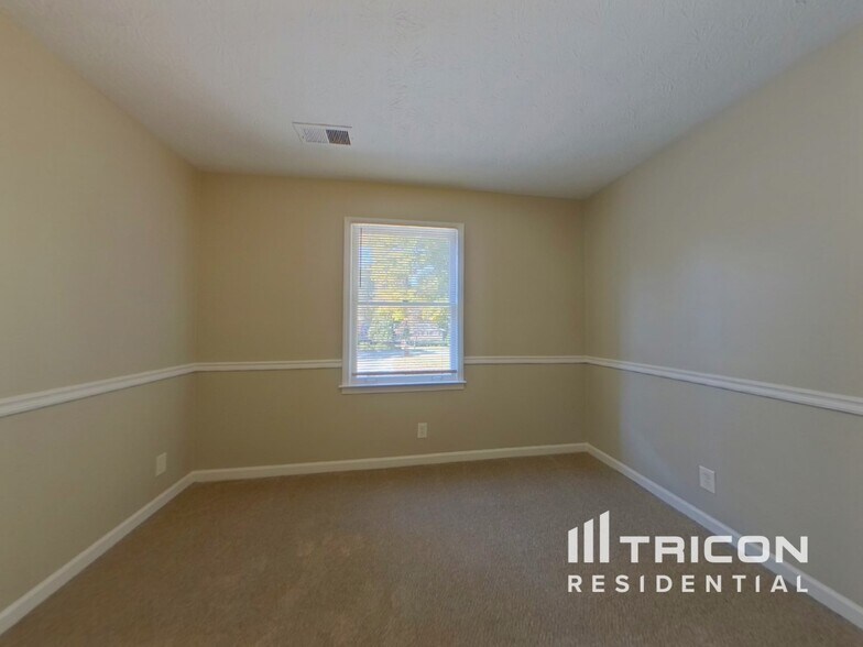 Building Photo - 5823 Williamsburg Dr NW