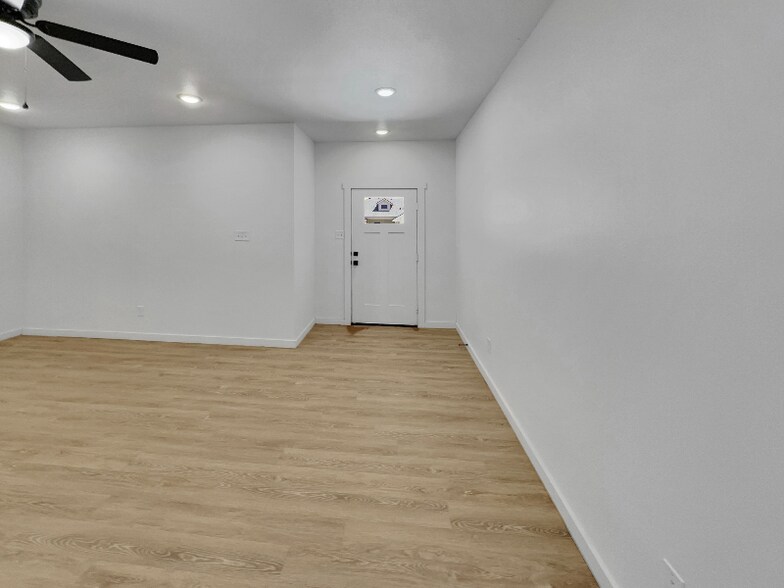 Building Photo - 5804 Urbana Ave