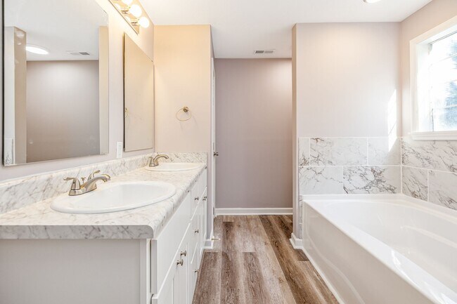 Building Photo - NEW Interior 3 bedroom 2 bathroom home