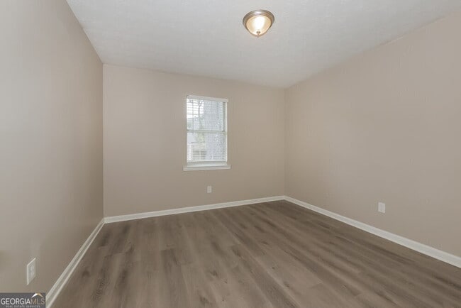 Building Photo - 2081 Wedgewood Dr