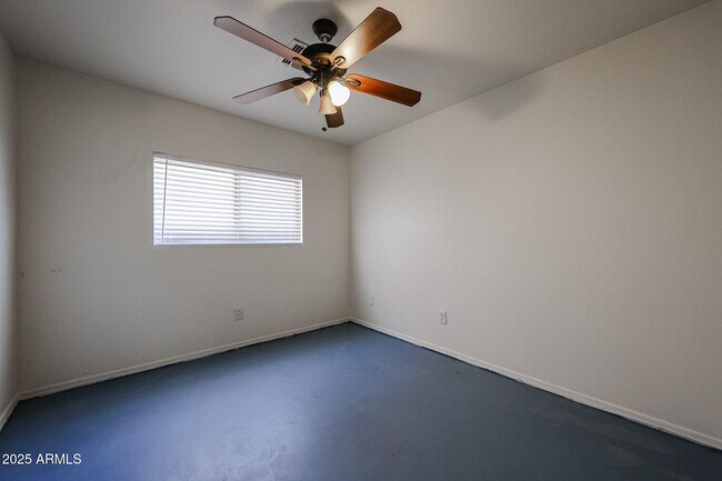 Building Photo - 5919 W Trumbull Rd