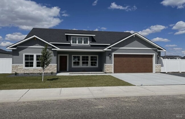 Building Photo - 1122 Crestview Dr
