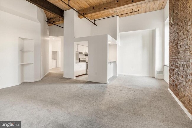 Building Photo - 303 Vine St