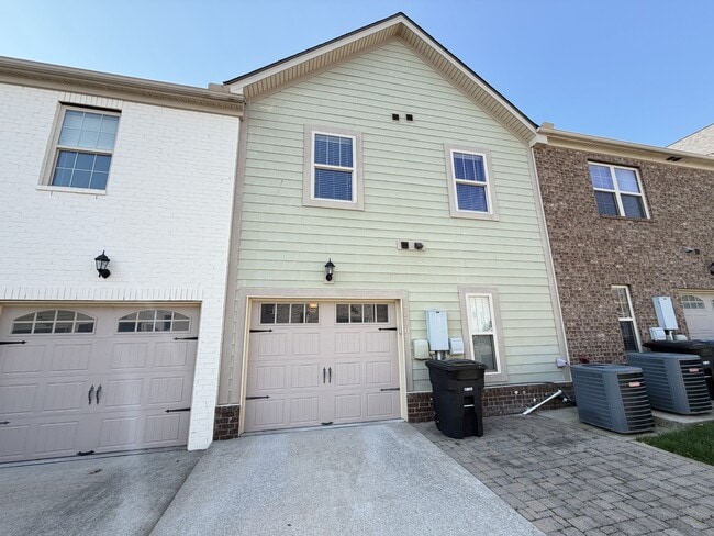 Building Photo - 1630 Shadow Green Dr