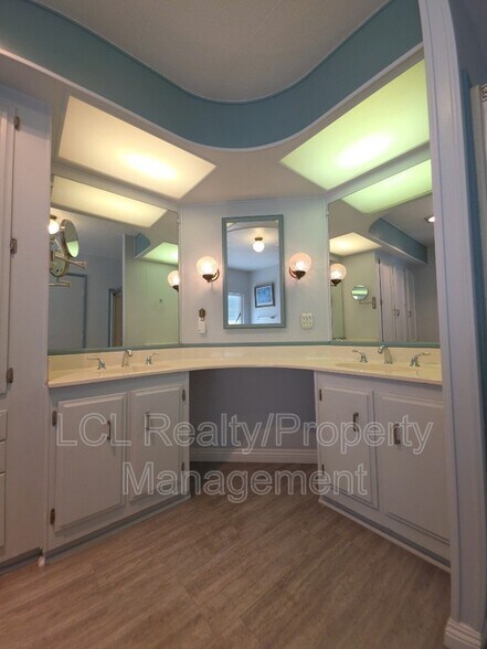 Building Photo - 30715 Arenga Palm Dr