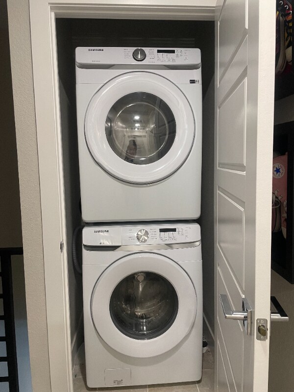 Building Photo - 2010 S Holly St