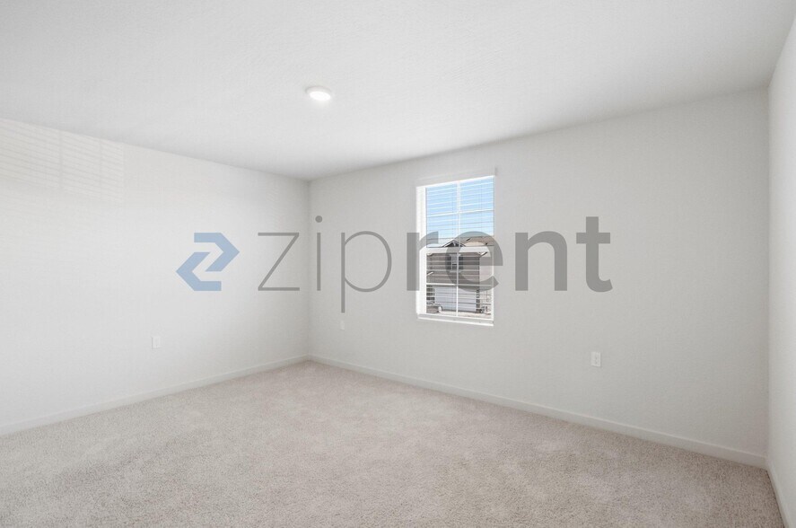 Building Photo - Unit