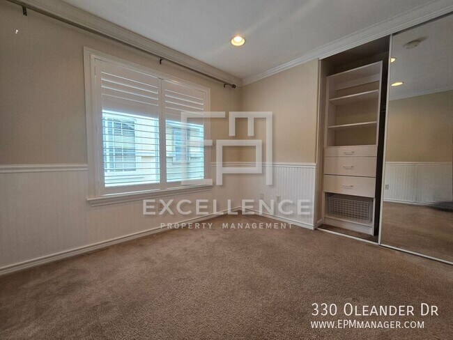 Building Photo - 330 Oleander Dr