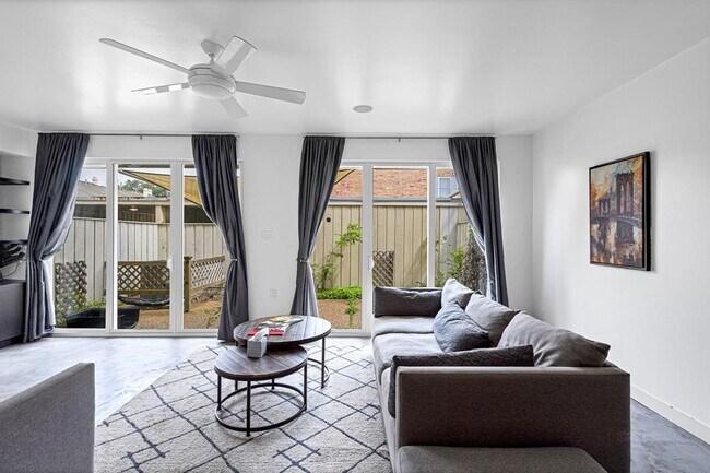 Building Photo - 5878 Valley Forge Dr