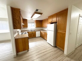 Building Photo - 1107 Niantic St