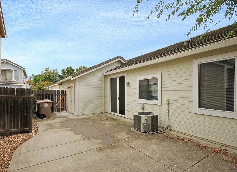 Building Photo - 9409 Laguna Pointe Way