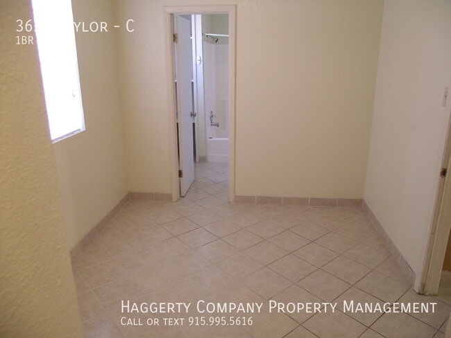 Building Photo - 3621 Taylor-C