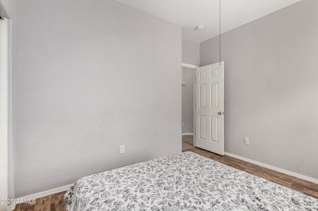 Building Photo - 13436 W Peck Dr