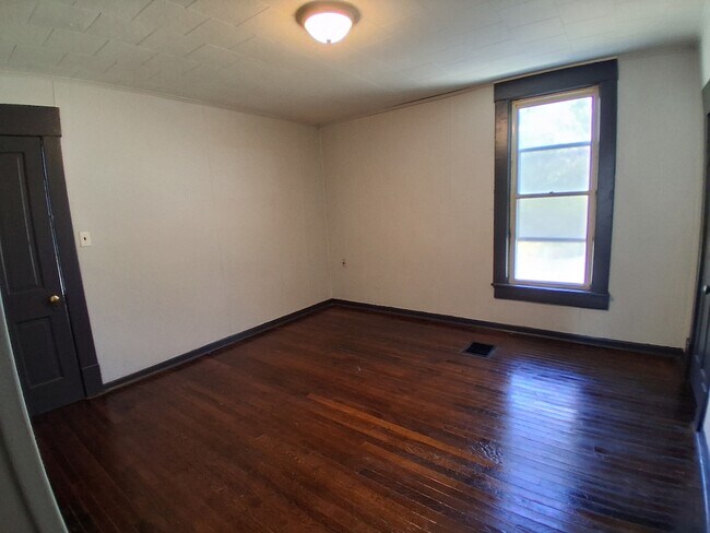 Building Photo - 35 S Griffin St