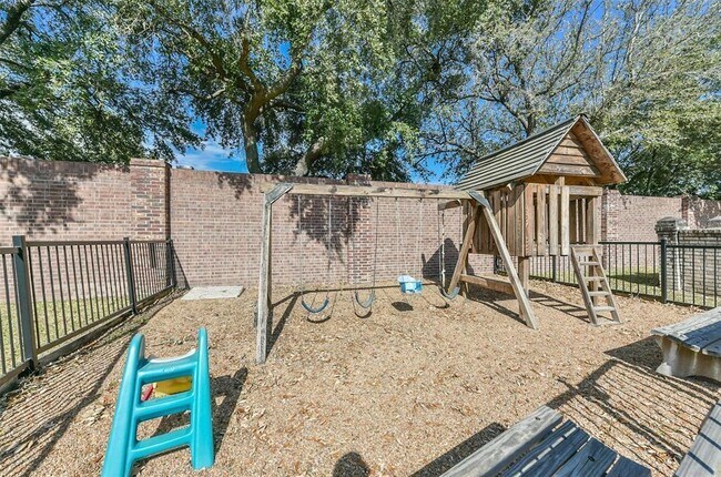 Building Photo - 7575 Cambridge St
