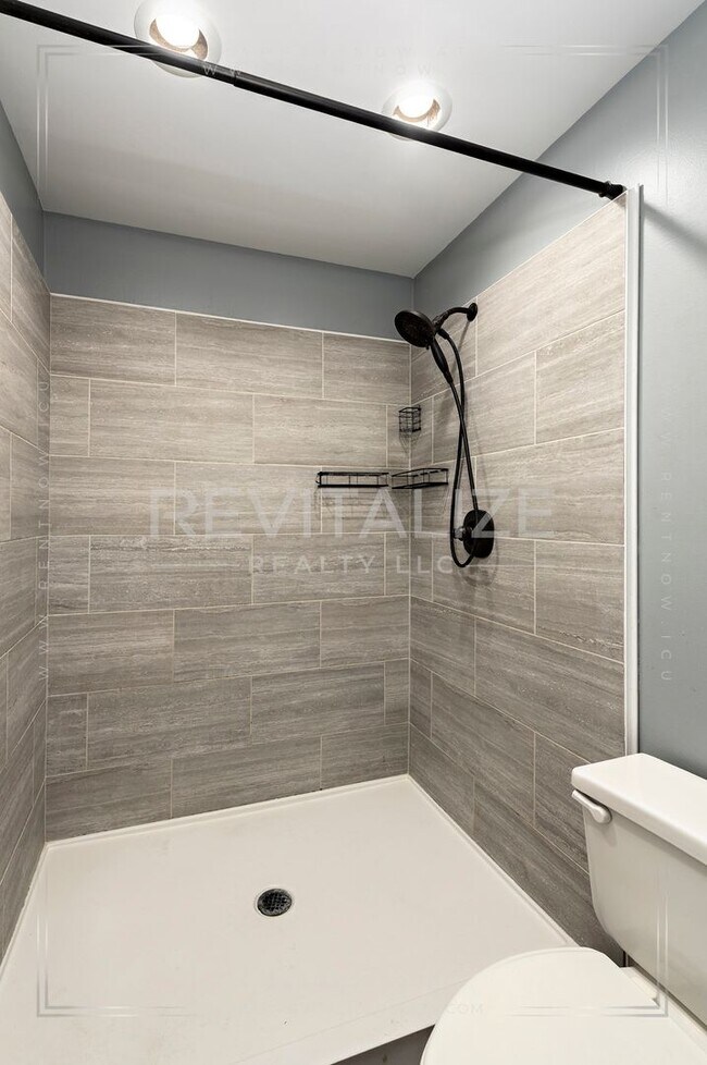 Building Photo - Creole Style 3 Bed 2.5 Bath Home on Oversized Lot