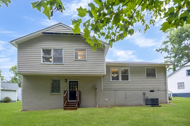 Building Photo - 2908 Buckthorne Ct