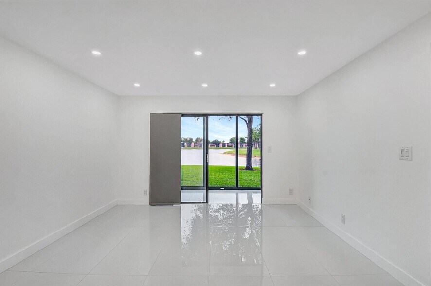 Building Photo - 15378 Lakes of Delray Blvd