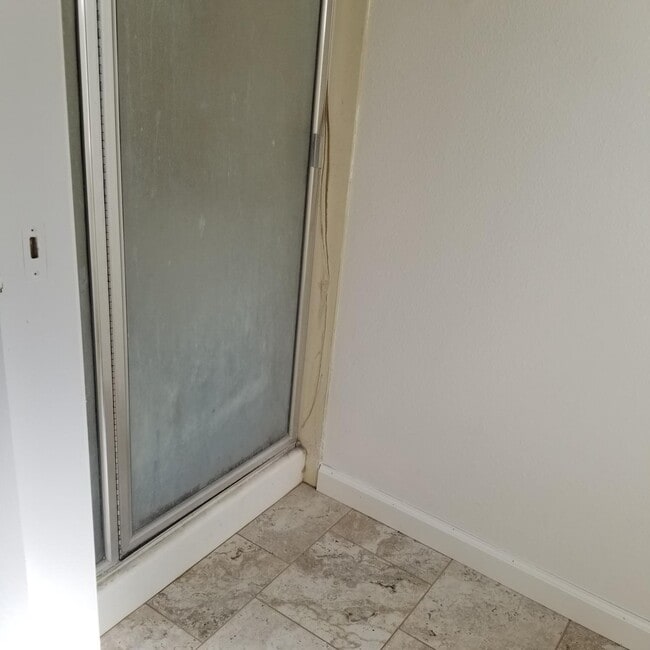 Building Photo - 981 Sierra Ave