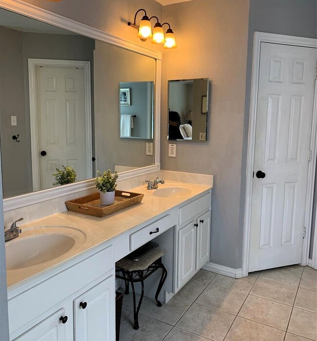 Building Photo - 3 Bedroom - 2 Bathroom House in Flower Mound