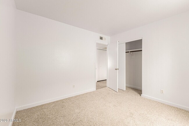 Building Photo - 7253 S Alder Dr