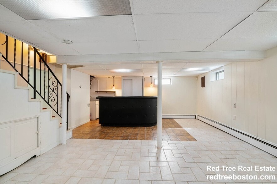 Building Photo - 841 Fellsway W