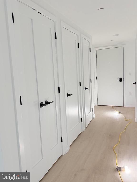 Building Photo - 208 Vine St