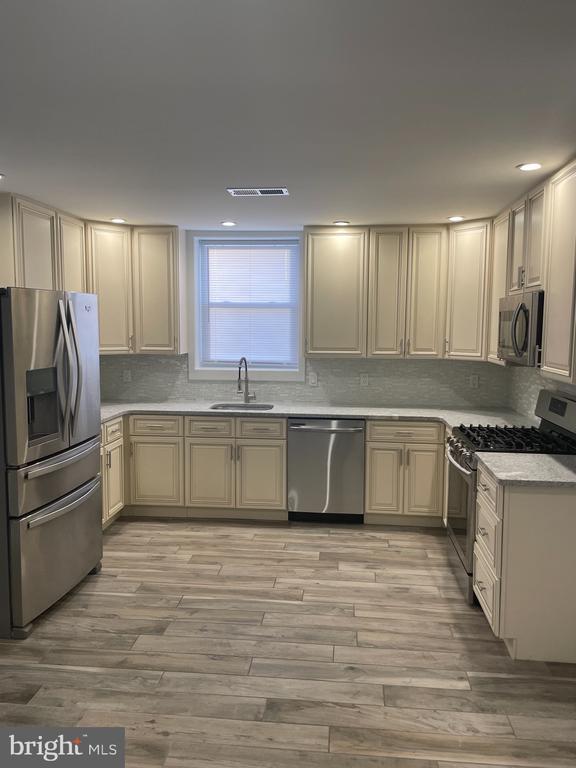 Building Photo - 3901 Richmond St