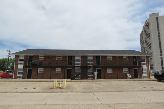 Building Photo - 715 Princeton Pky