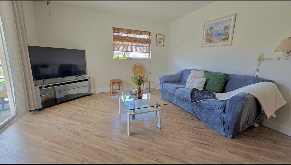 Building Photo - 400 Base Ave E