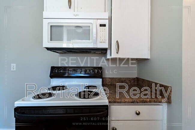 Building Photo - 1746 Cody Rd N