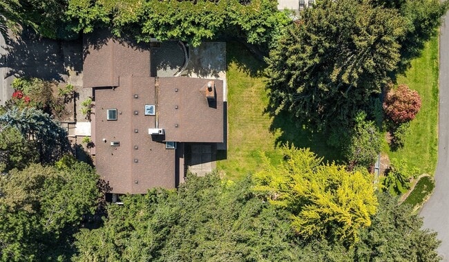 Building Photo - Stunning Remodeled Hunts Point Home for Rent